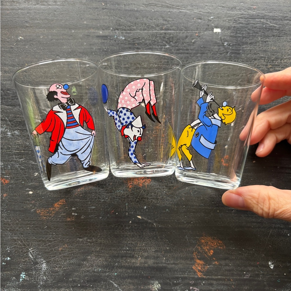 vintage circus acrobat performer juice glasses